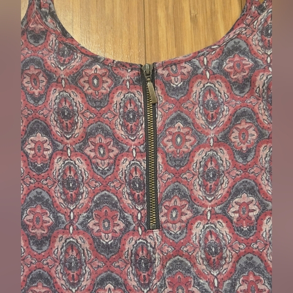 NWOT Maurcies Patterned Sleeveless Top - Picture 3 of 7